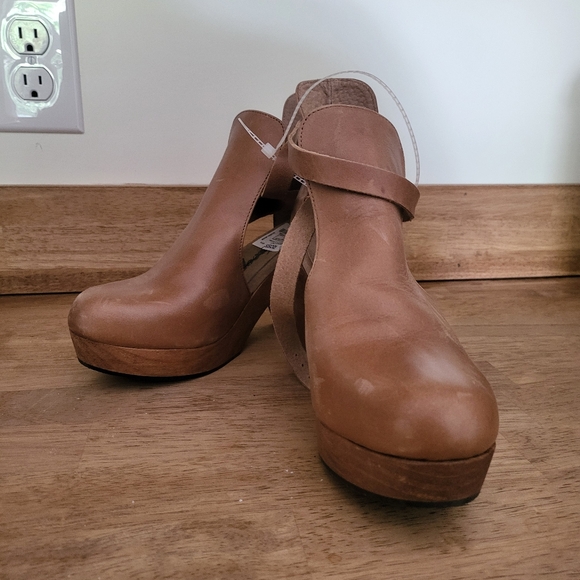Brand new with tags - Free People Cedar Clog size 6 - Picture 13 of 14